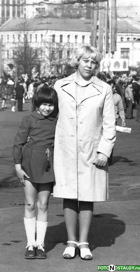 Жанна Белова - фото 1976 г. (№ 48438) Майская демонстрация. Таганская площадь. Автор фото: Жанна Белова - Россия, г.Москва (48438)